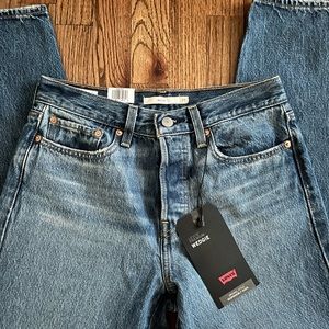 NWT Levi’s Blue Wedgie Fit Ankle Premium Jeans size 27